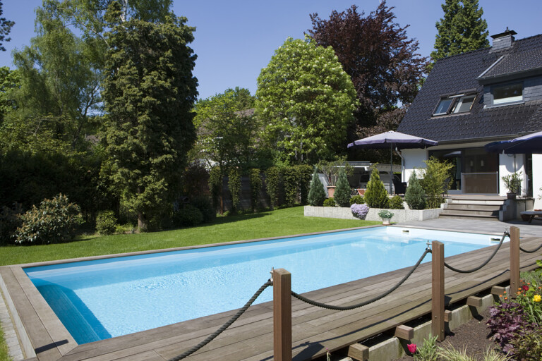 10 Gründe, warum ein Schwimmbad die perfekte Ergänzung für Ihr Zuhause ist